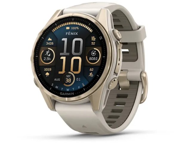 Смарт часовници Garmin fēnix® 8 - 43 мм, Sapphire - Soft Gold с Fog Gray/Dark Sandstone силиконова каишка